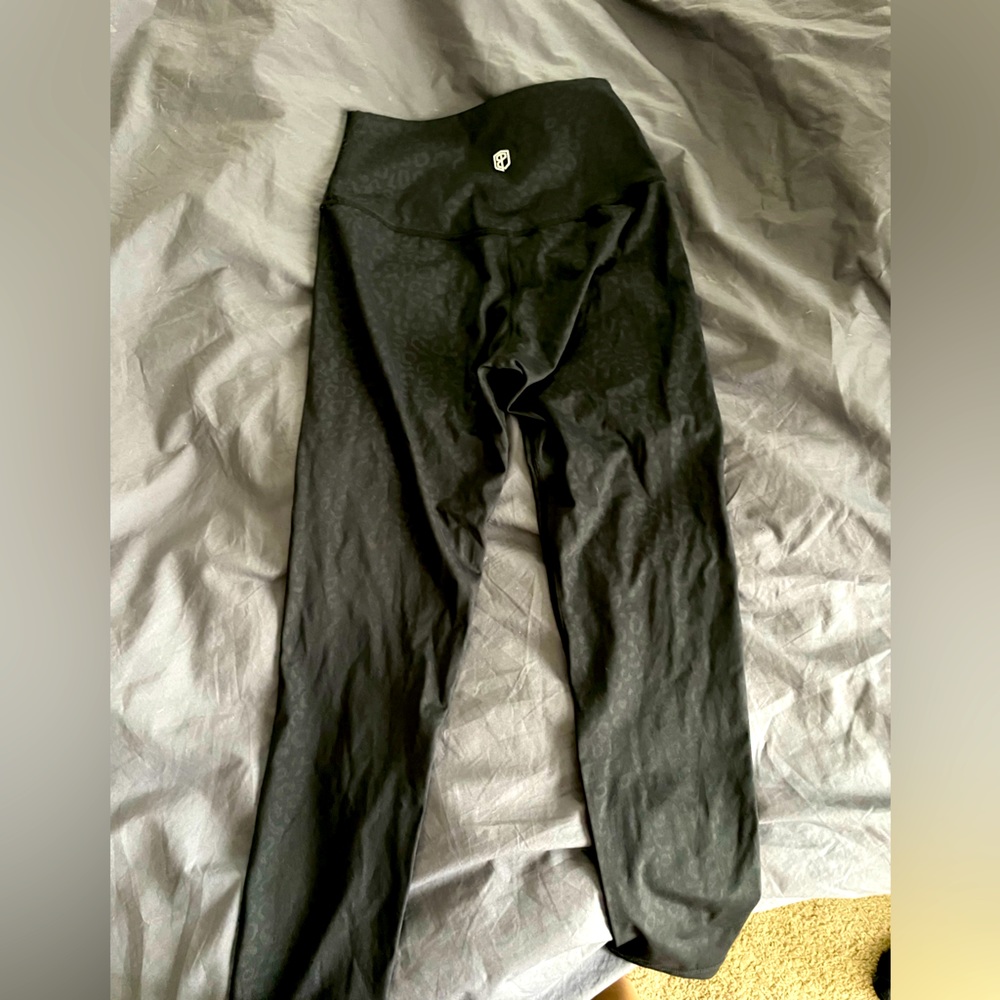 Black leopard Born Primitive leggings!